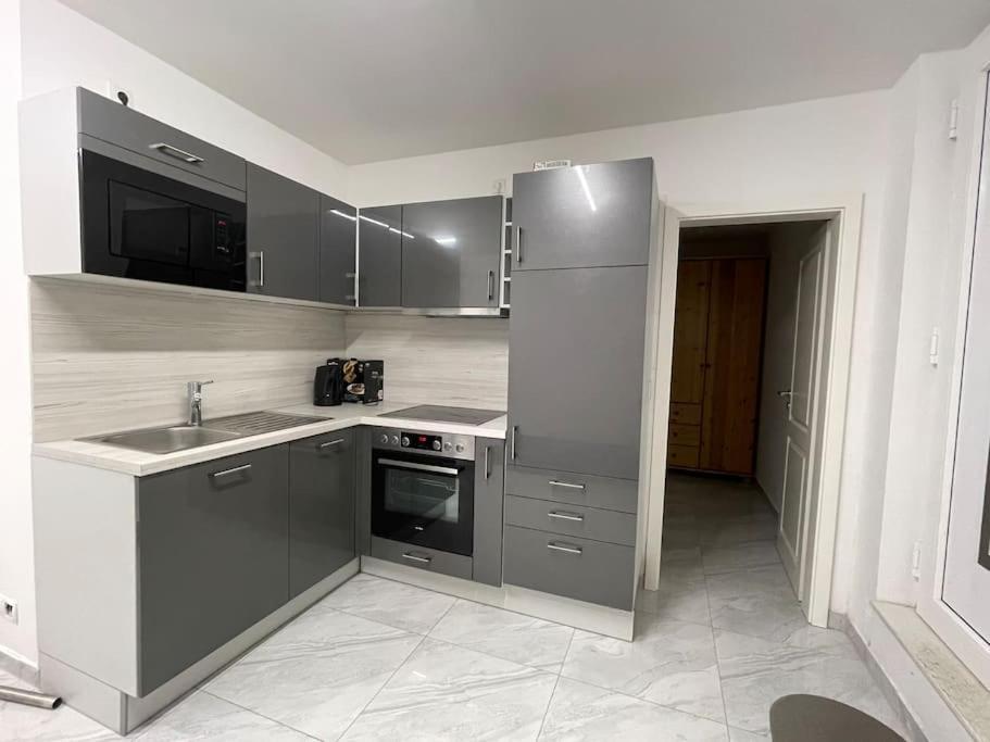 Fully Equipped Apartment 3 Rooms 5 Bed ฮัมบูร์ก ภายนอก รูปภาพ