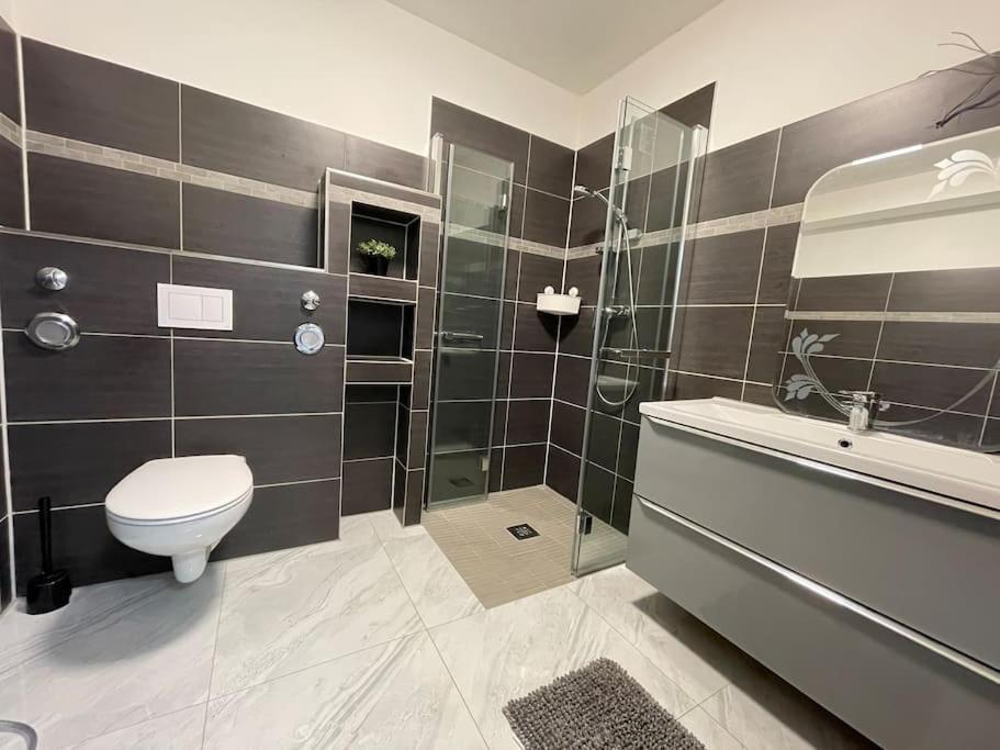 Fully Equipped Apartment 3 Rooms 5 Bed ฮัมบูร์ก ภายนอก รูปภาพ